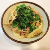 【お弁当にも】大葉で爽やかさプラス！豚肉とピーマンのみそ炒め丼【簡単レシピ】